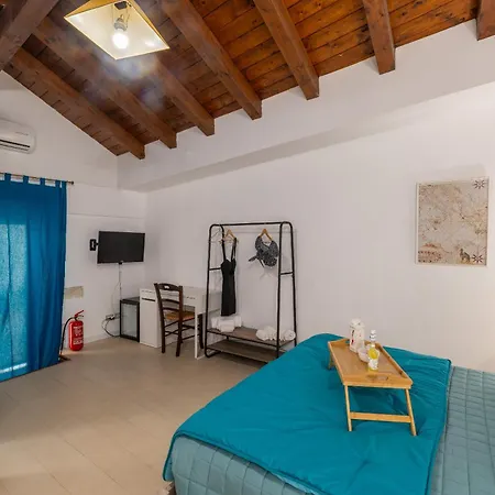 Elsa D'ortigia - I Tre Archi Guest house 3*